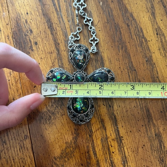 Vintage cross necklace - Picture 5 of 7